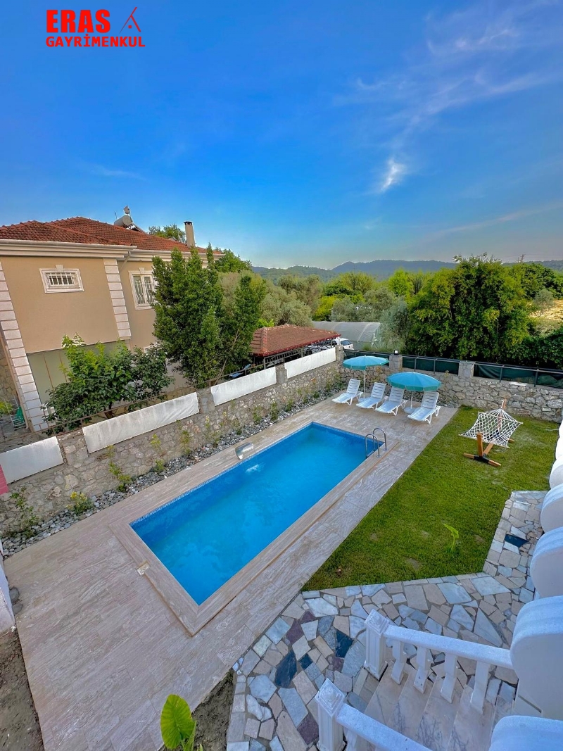 Dalaman'da Sat�l�k Y�zme Havuzlu 3+1 Villa