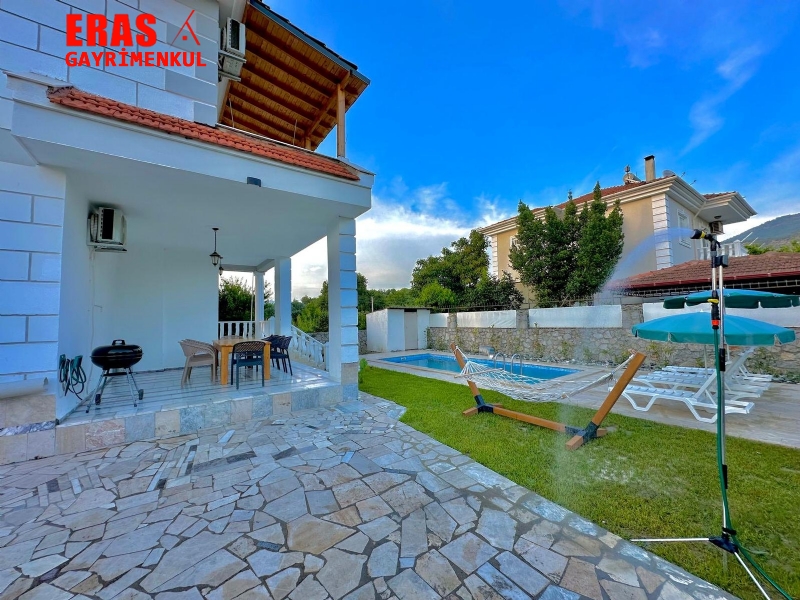 Dalaman'da Sat�l�k Y�zme Havuzlu 3+1 Villa