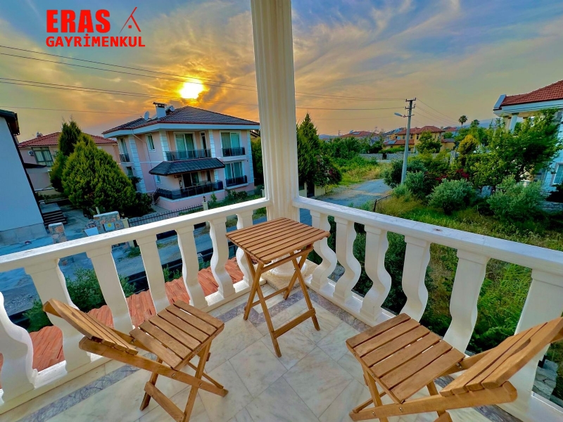 Dalaman'da Sat�l�k Y�zme Havuzlu 3+1 Villa