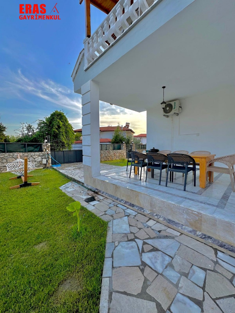 Dalaman'da Sat�l�k Y�zme Havuzlu 3+1 Villa