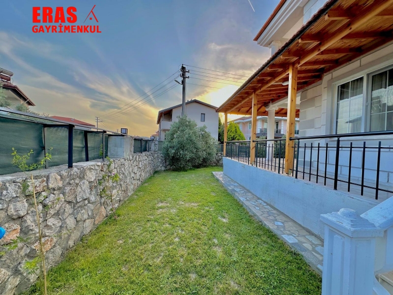 Dalaman'da Sat�l�k Y�zme Havuzlu 3+1 Villa