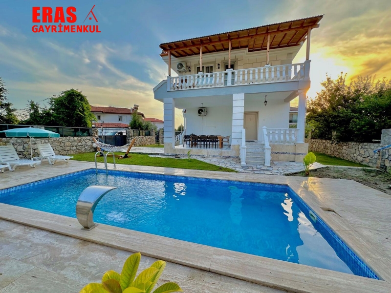 Dalaman'da Sat�l�k Y�zme Havuzlu 3+1 Villa